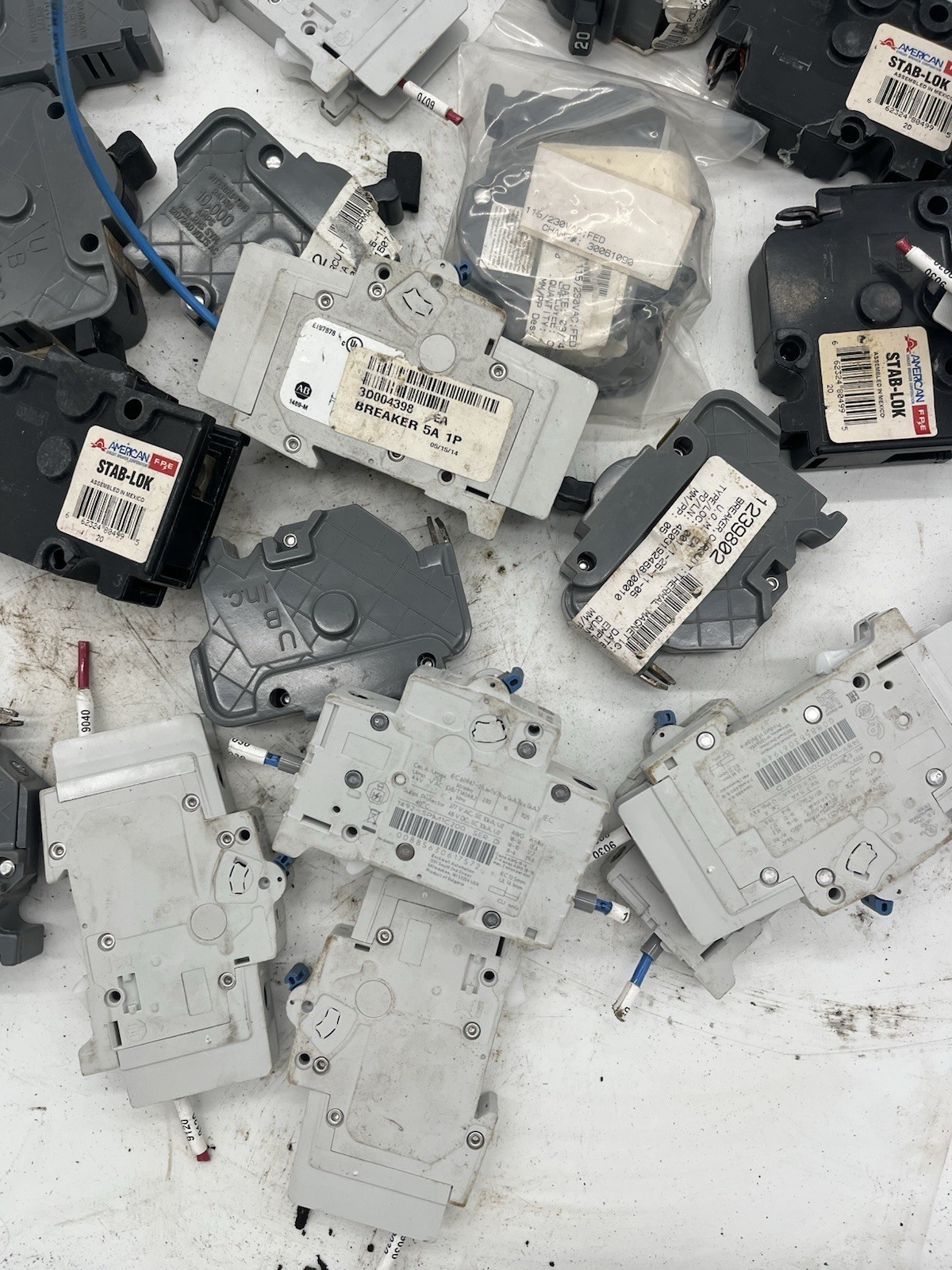 Misc Electronics (UNTESTED) INCLUDES AB1489-M, AMERICAN STAB-LOK, UBIF-20N