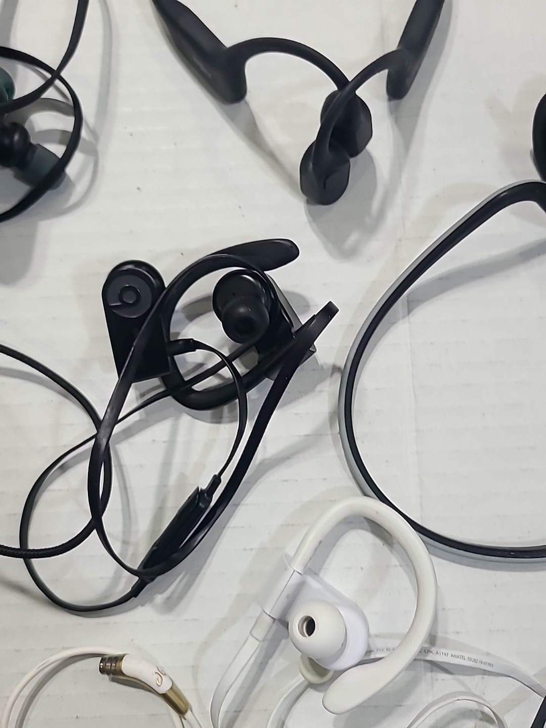 HUGE Mixed Lot of 30 Wireless Headphones Neckband Bose Sony Beats FOR PARTS ONLY
