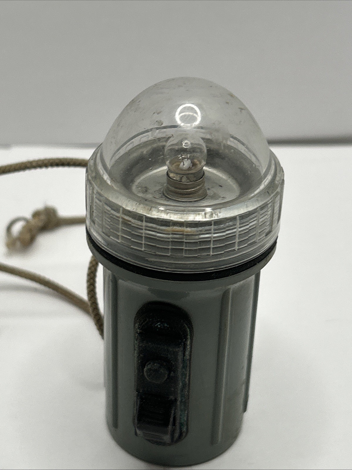 VINTAGE MILITARY SURPLUS 1980;S DISTRESS MARKER LIGHT B250-1000