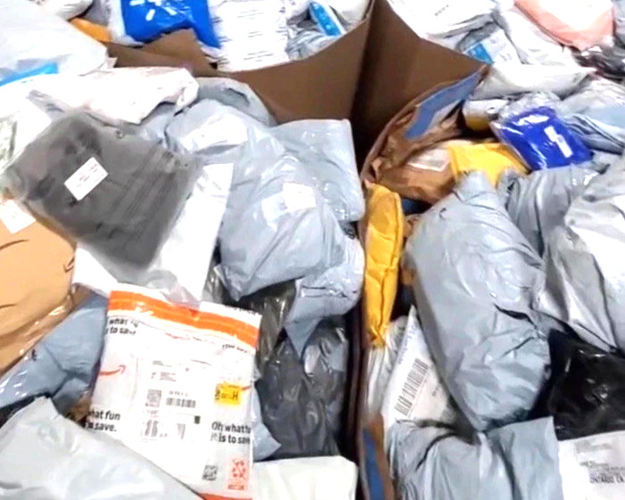 10 pound AMAZON Liquidation lot -Boxed -General mixed Merchandise – lot L6S35D