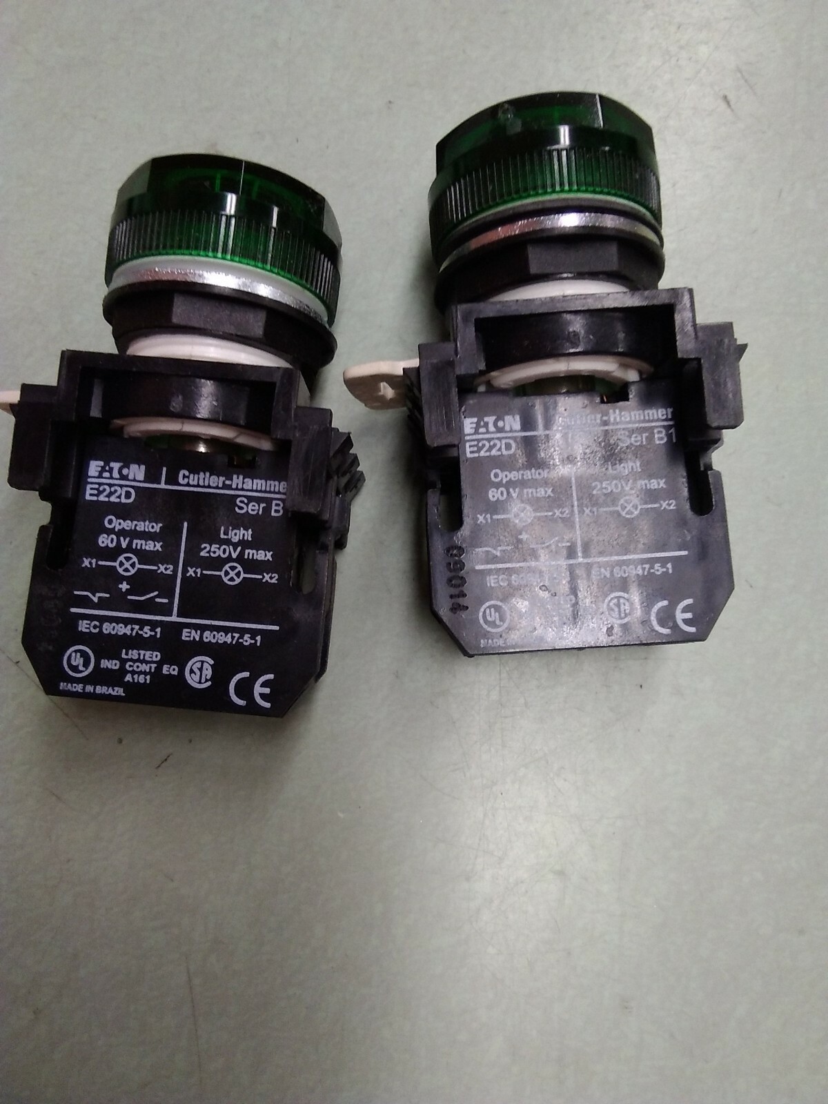 CUTLER HAMMER E22D W/ GREEN PILOT LIGHT LOT OF 2 SER B1