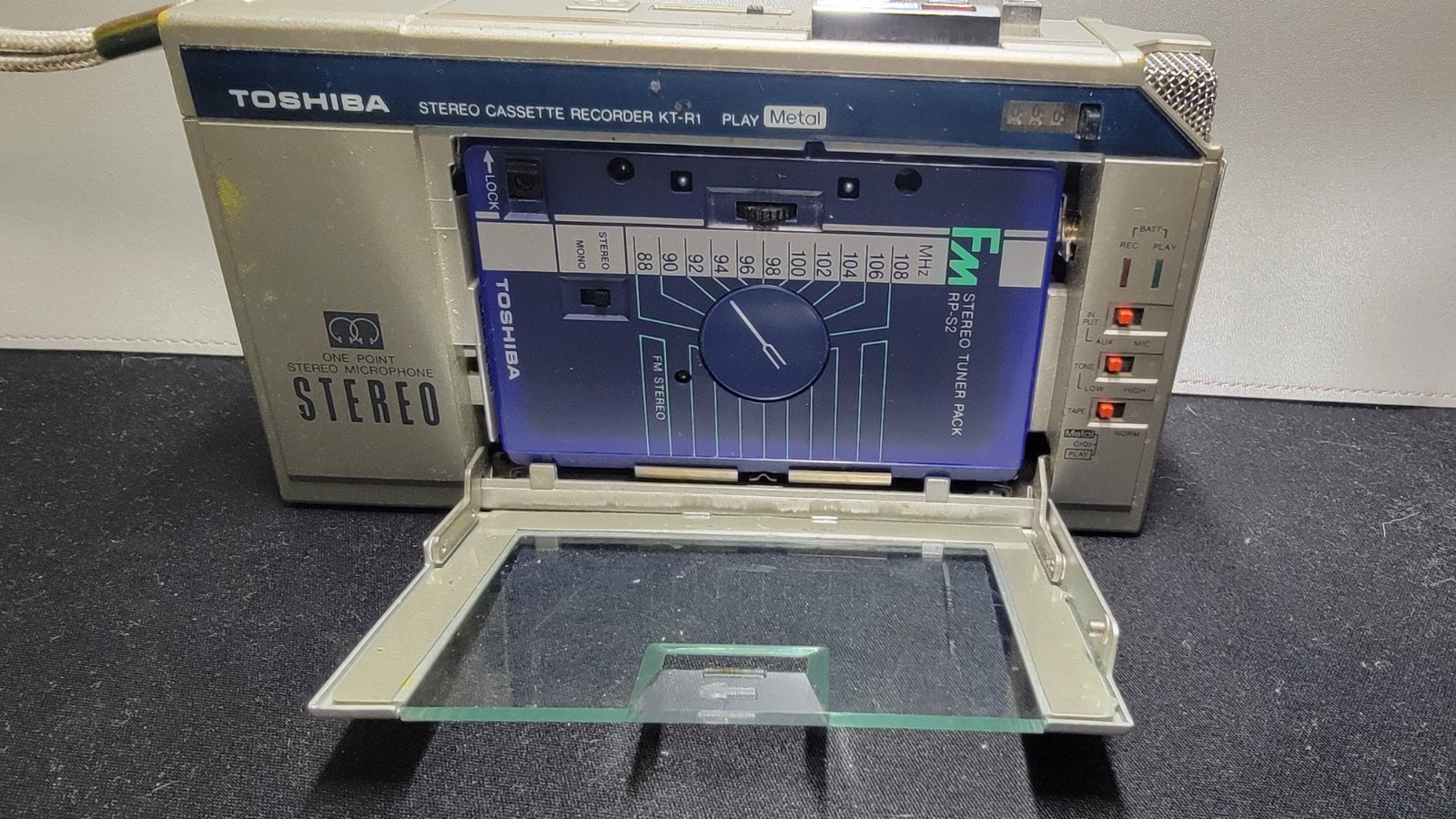 Toshiba KT-R1 Stereo Cassette Recorder w/ RP-S2 FM Tuner Case Tested