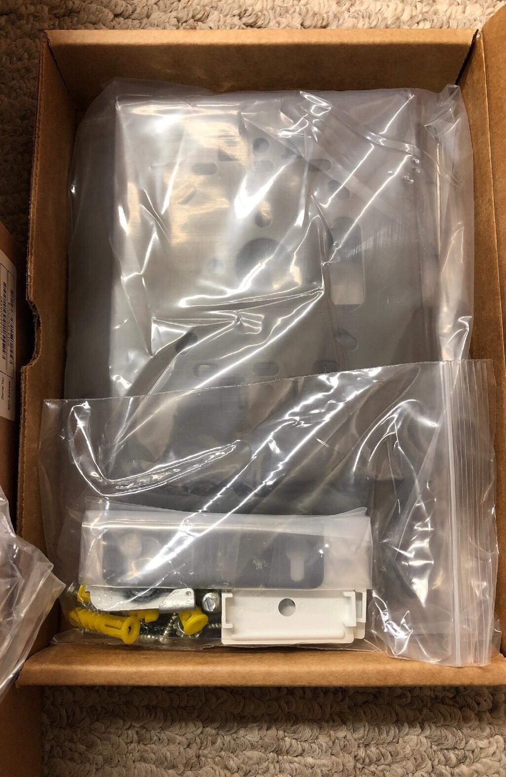 NEW OPEN BOX AirMagnet SmartEdge SPECTRUM Sensor A5020 MOUNTING BRACKET A5031