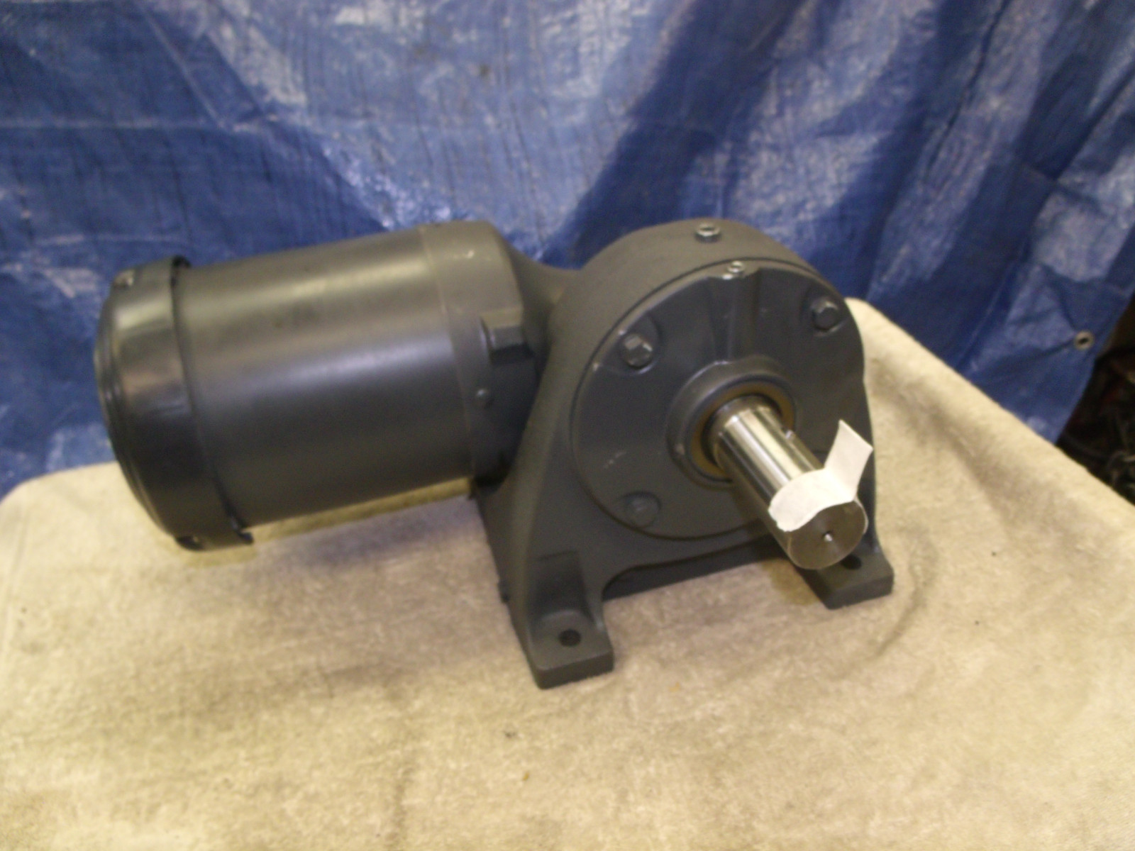 BROWNING Right angle Gearmotor worm gear 230:1 ratio 7.5 RPM 1.5″ shaft NEW 3PH