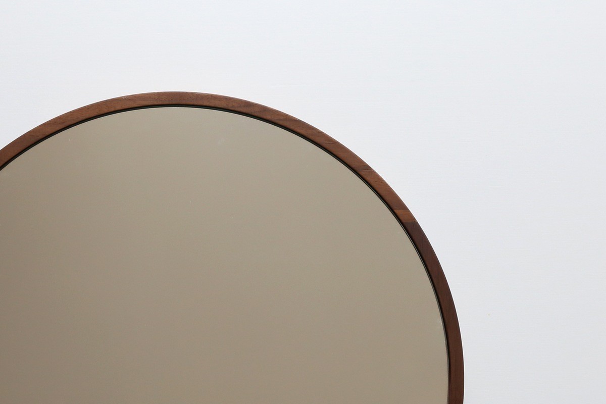 PLAIN Round Mirror Ø79cm Walnut – Discontinued 20% Off