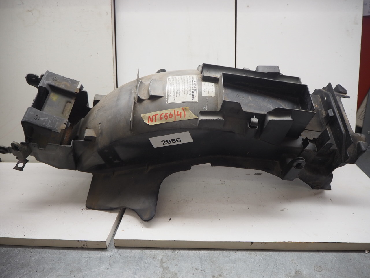 HONDA NT650 DEAUVILLE INTERIOR FENDER 80105-MBL-610