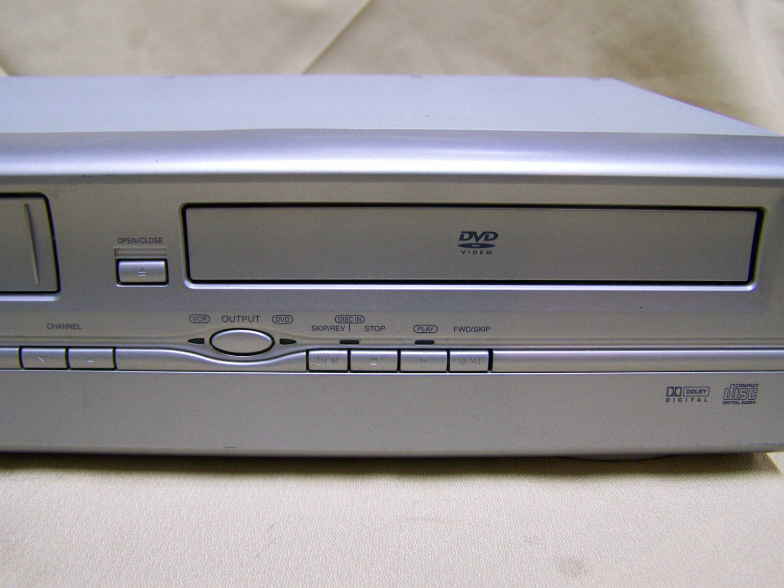 EMERSON EWD2004 DVD/VCR Combo Player DVD AS IS /VCR WORKS