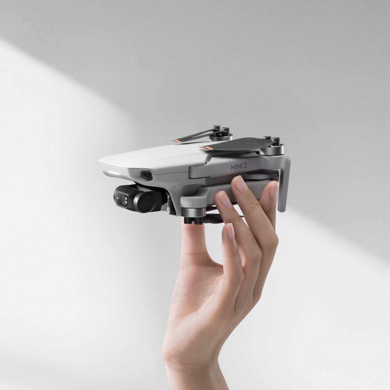 DJI Mini 2＜249g4K/30fps Video10km 720p Video TransmissionLevel 5 Wind Resist
