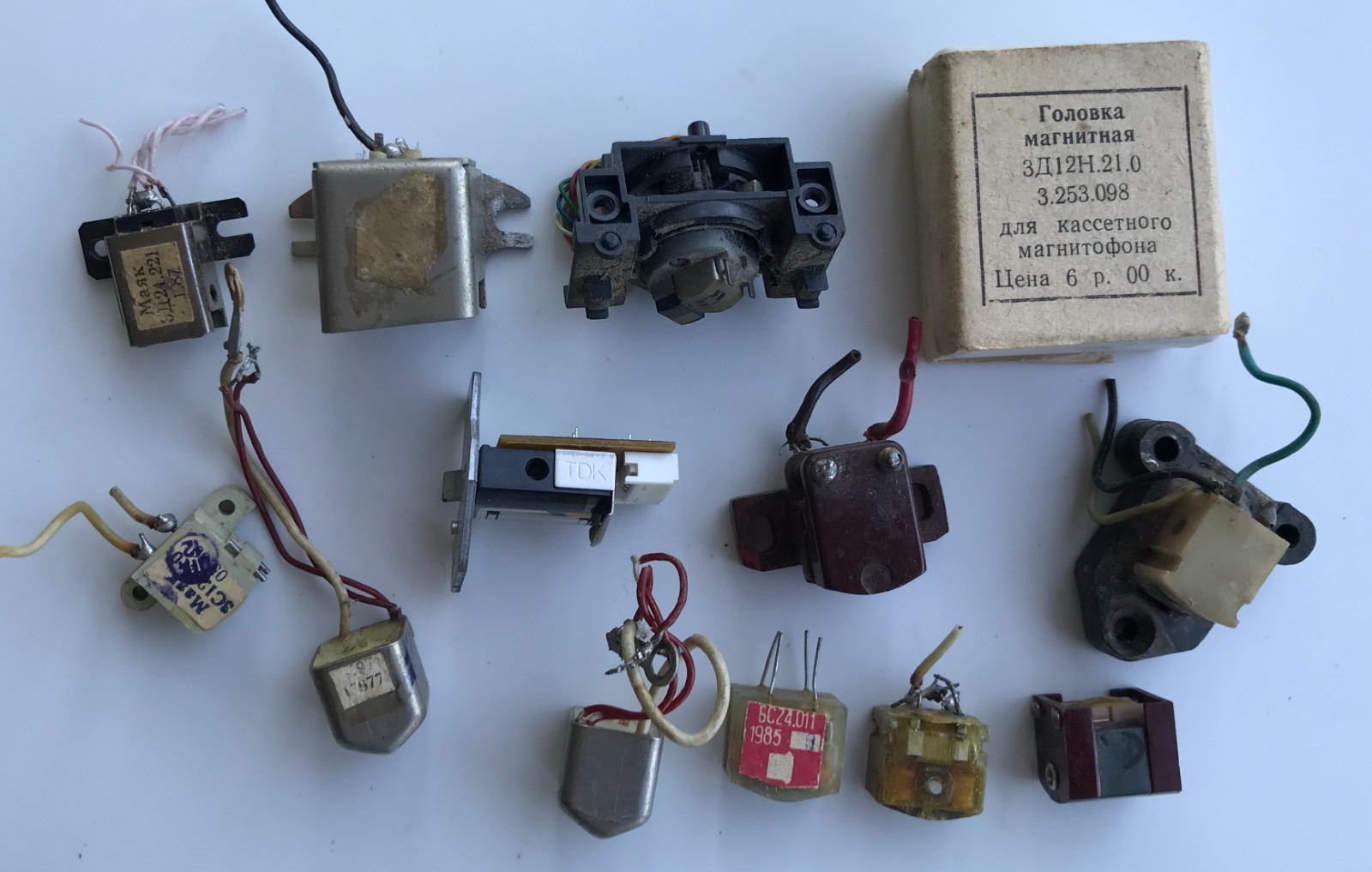 Pick Your USSR Audio Parts: Tape Heads, VU Meters, Phono Parts, Tape Counters