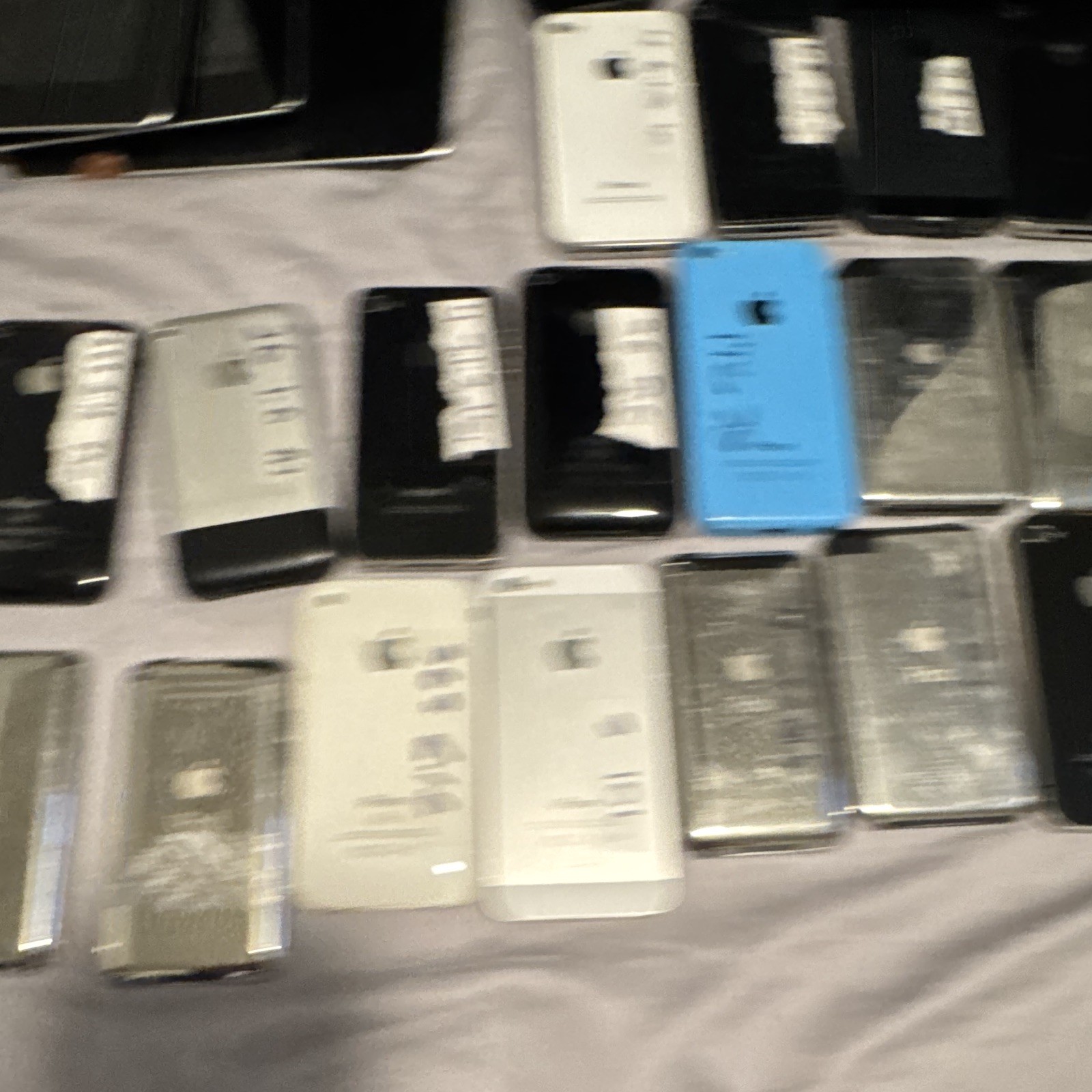 Apple Mixed Lot w/ Assorted iPhone, iPod, & other Devices.