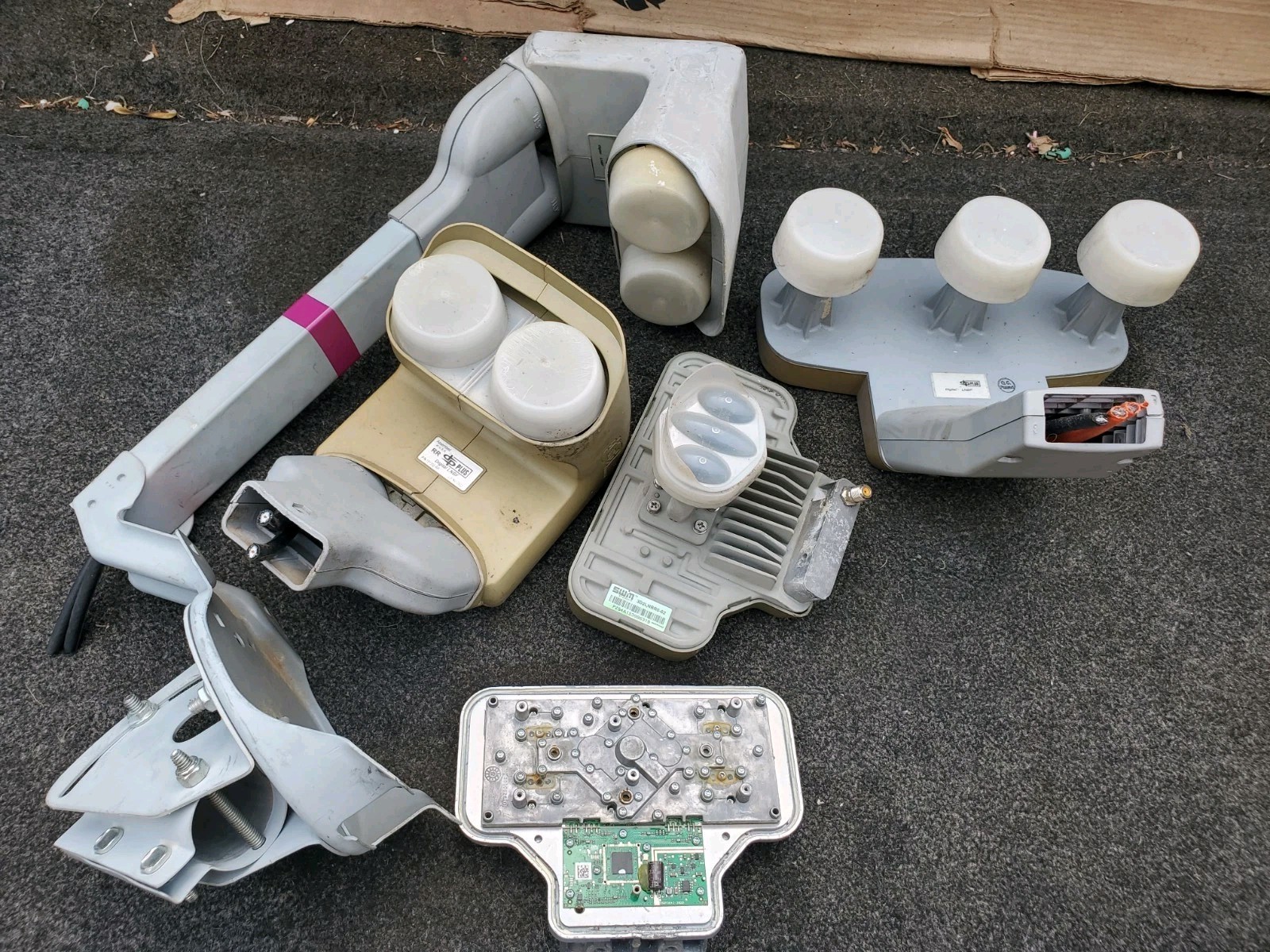 Mixed Lot Satellite Dish Network Feed Horns LNBF DirecTV SWM Parts Mount