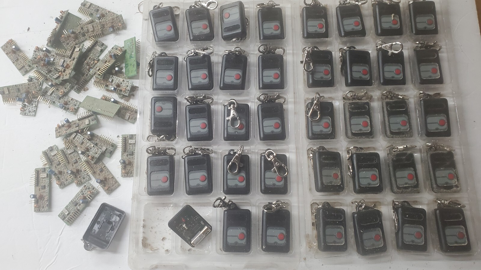 Lot Of Over 2 Lbs Of Remotes For Scrap See Pictures Free Shipping!