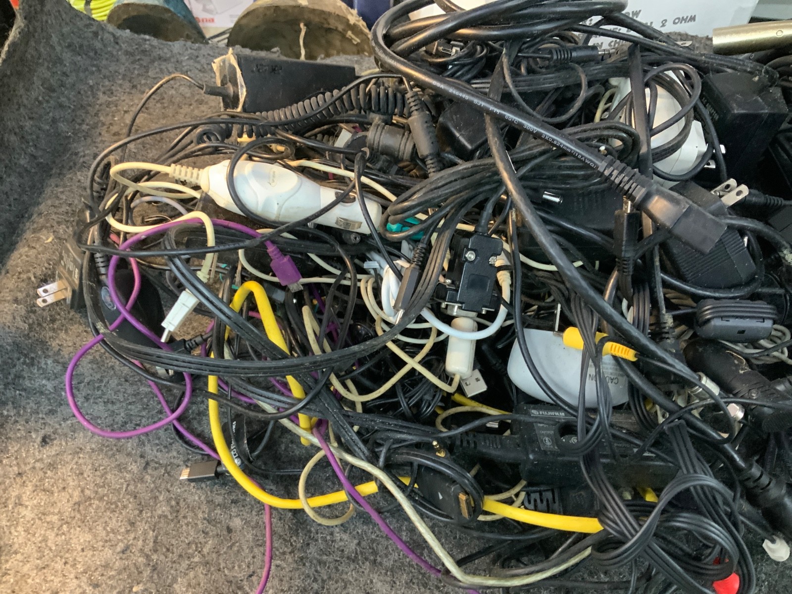 Mixed Lot of Assorted Electronics, adapters, and cables etc…