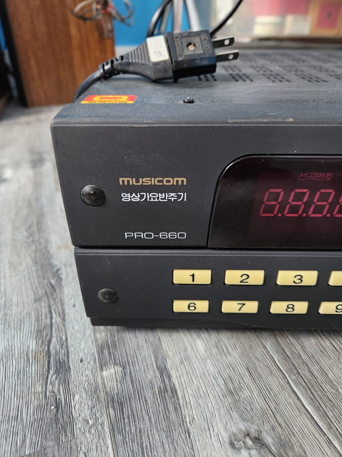 Musicom Pro 660 Karaoke, Pro 565 Microphone, TMX 7. Powers On. Untested.