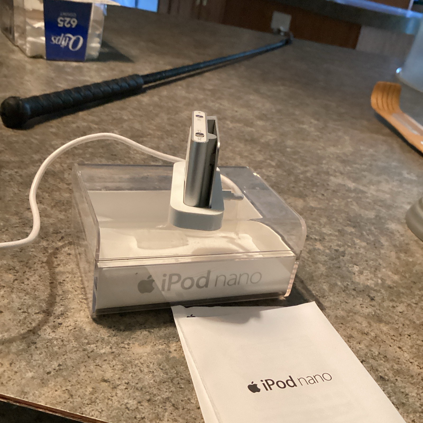 Apple iPod nano 4th Gen 4GB Silver MB245LL/A w/ Dock USB Cable Box