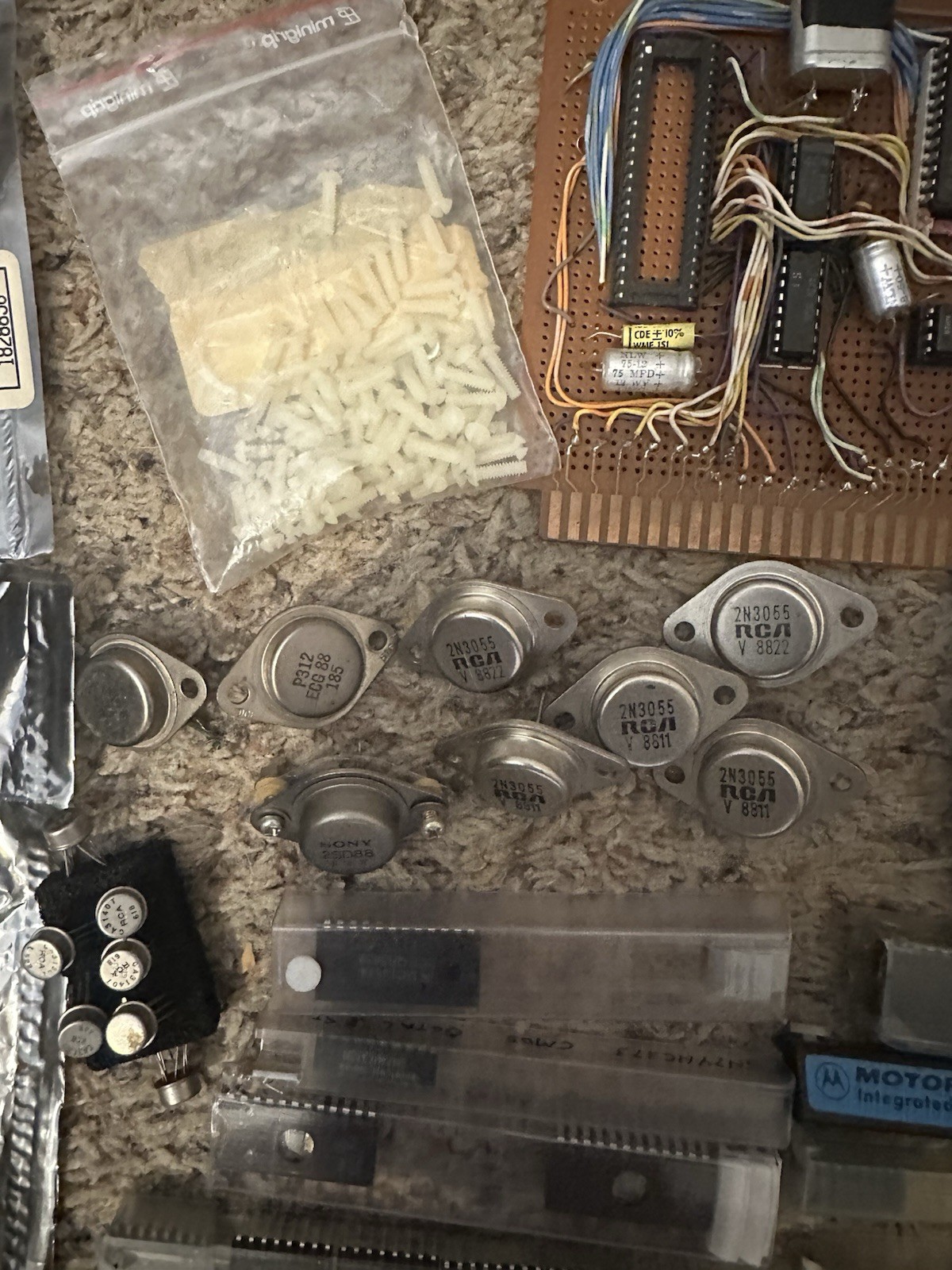 Motorola TI RCA Sony National Semi Electronic Components Mixed Lot MC33030P NOS