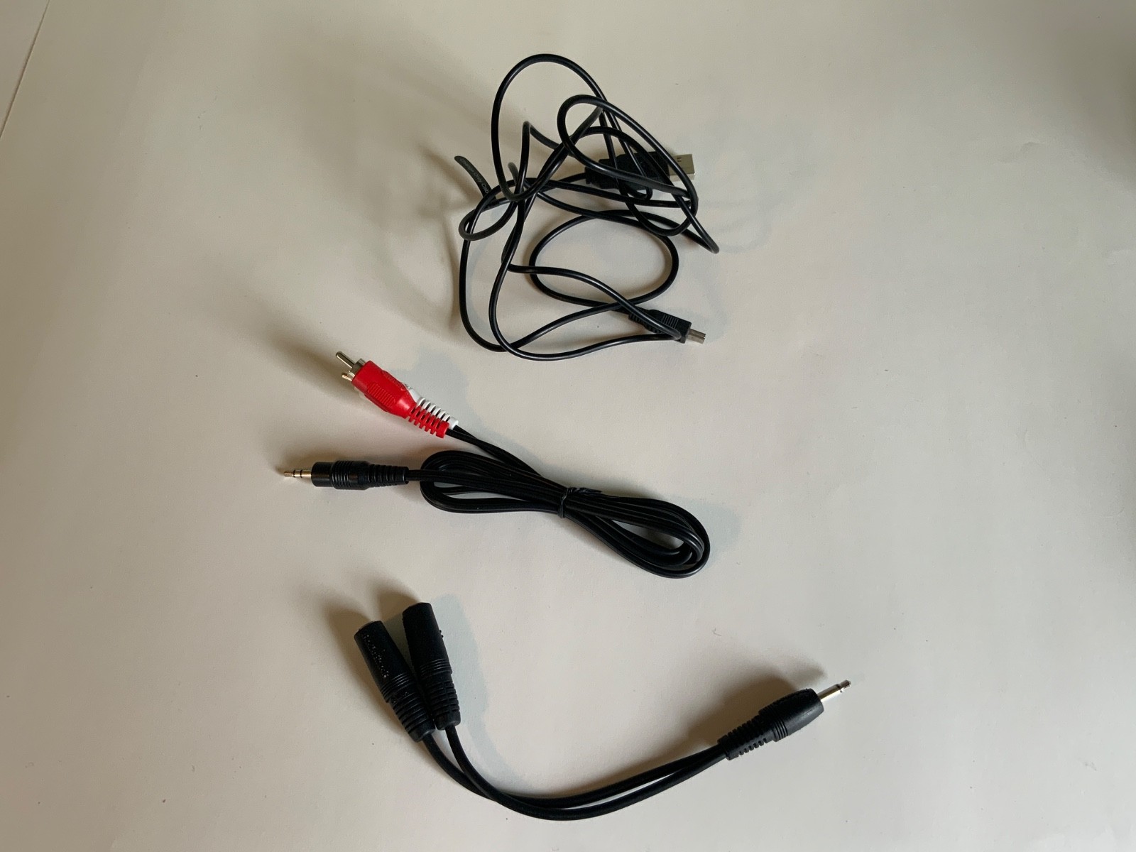 Mixed Lot of 11 Small Electronics and Cables- Untested – Belkin, Blackberry, etc