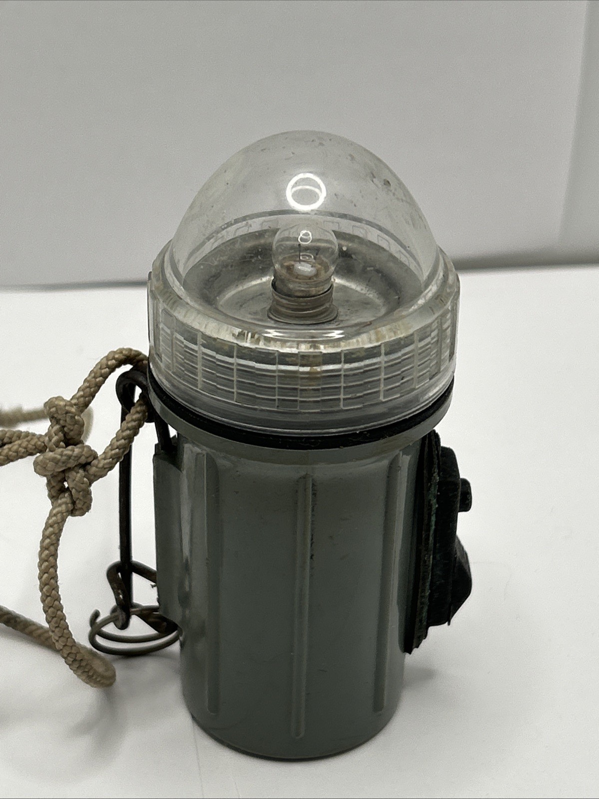 VINTAGE MILITARY SURPLUS 1980;S DISTRESS MARKER LIGHT B250-1000