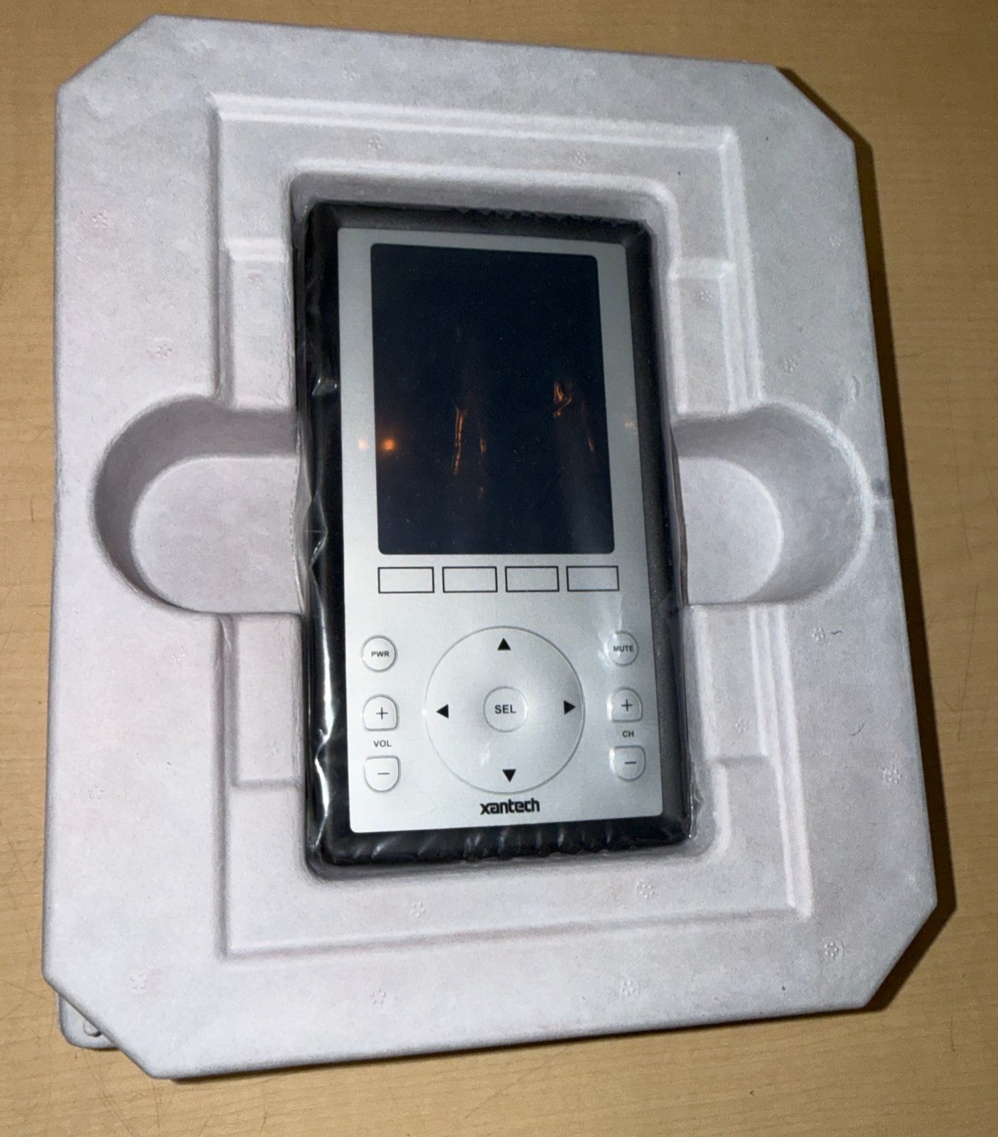 Xantech Hand-Held LCD Remote Control XTR39 & RF Base Station RF2IR