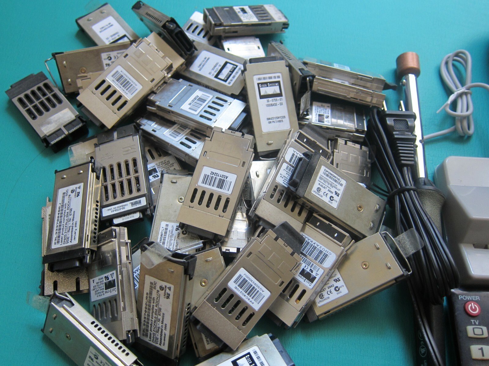 Mixed Lot of Electronics remote controls, mouse, Cisco Etheret Modules, etc, Z