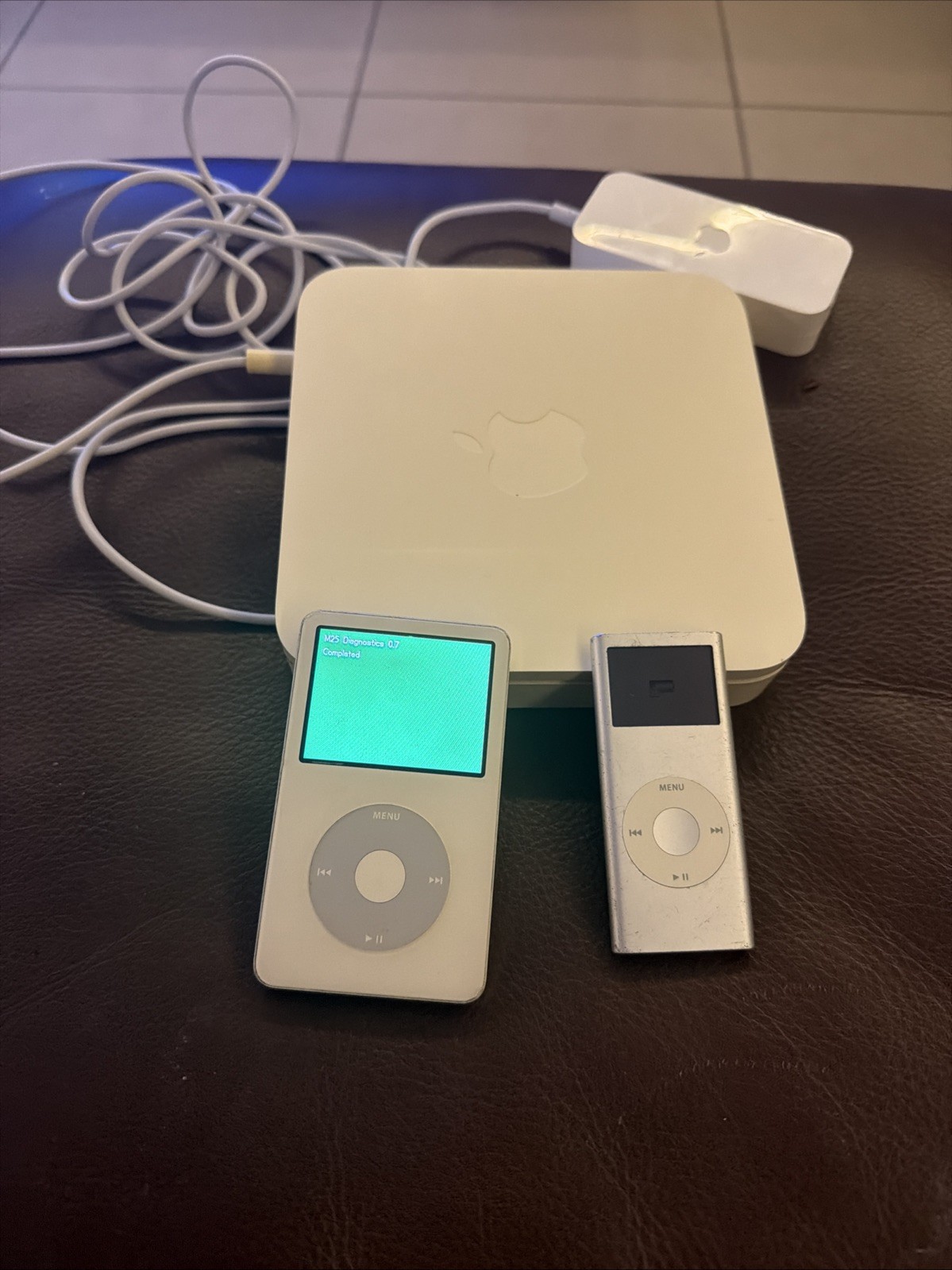 Apple Lot: iPod Video 30gb, IPad Nano 2gb, Apple AirPort Extreme
