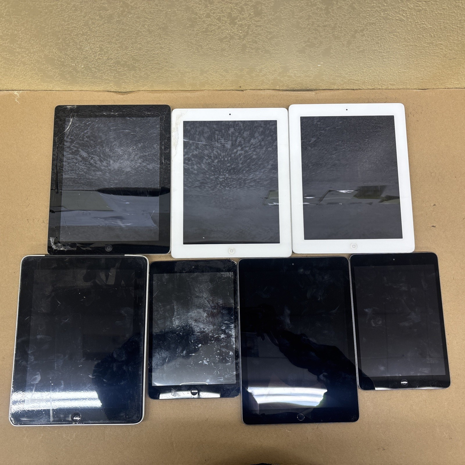 Lot of 7 UNTESTED Random iPad A1337, 2x A1342, A1893, A1395, A1395, A1458