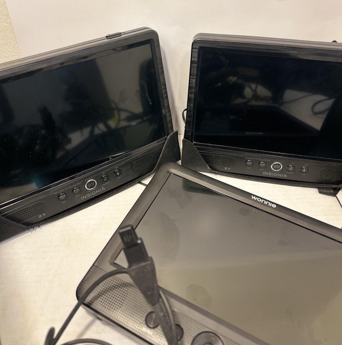 Sanyo Portable DVD Player & Memorex iPod Speaker Dock Lot w/ Headphones Cables