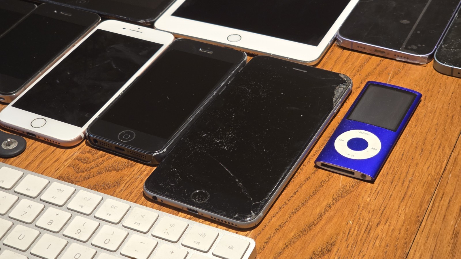 18x Apple Devices Lot iPhones iPads iPods Watch For Parts or Repair Only