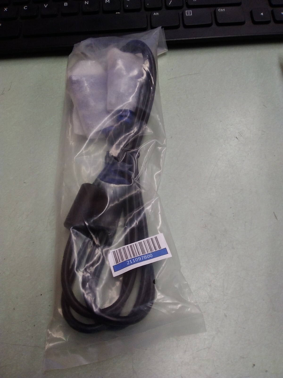 Standard VGA Cable for Monitor, Projector, TV (6 ft) 15 PIN (211097800)