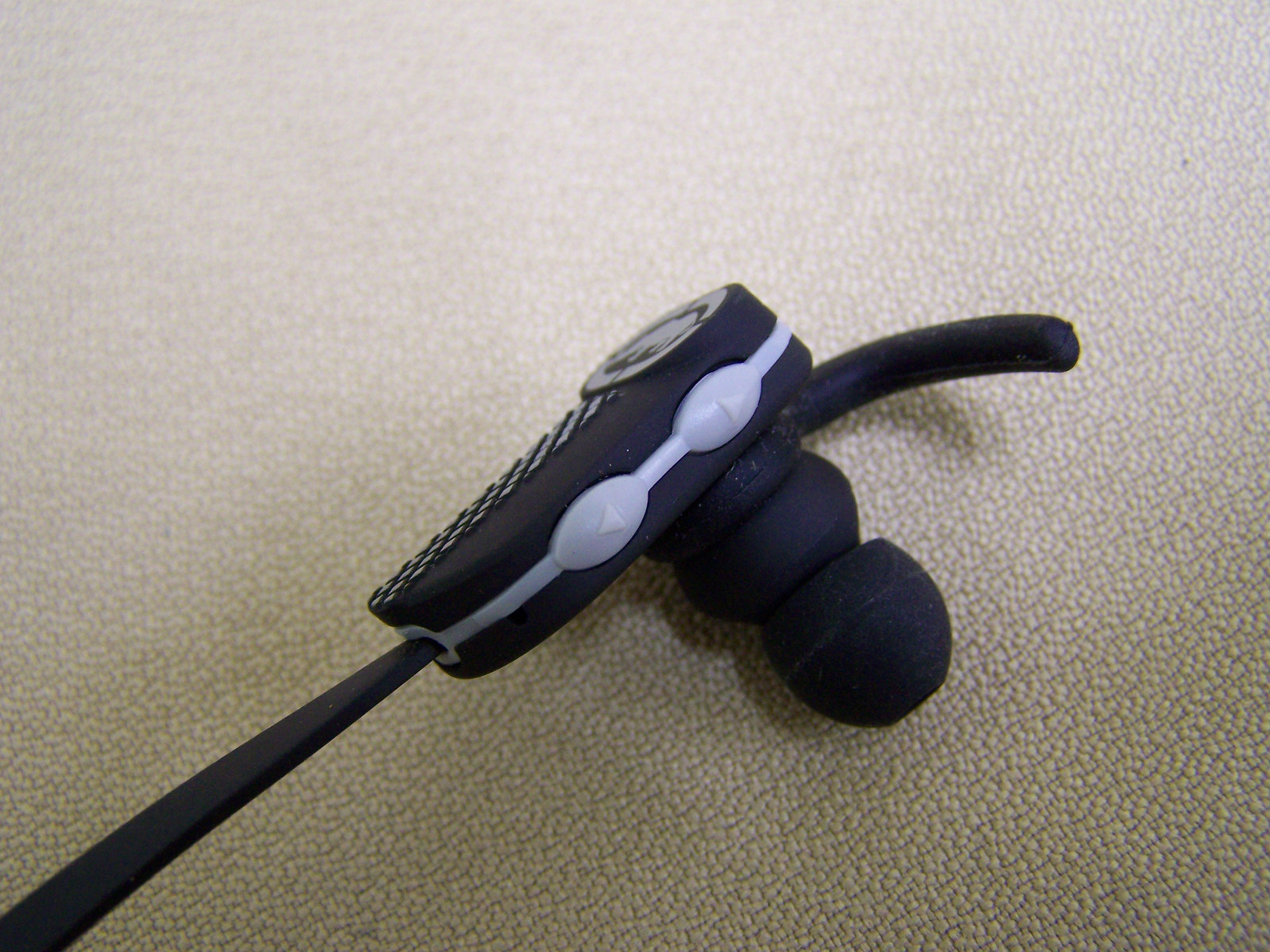 ECKOUNLTD Runner Bluetooth Earphones White/Black earbuds