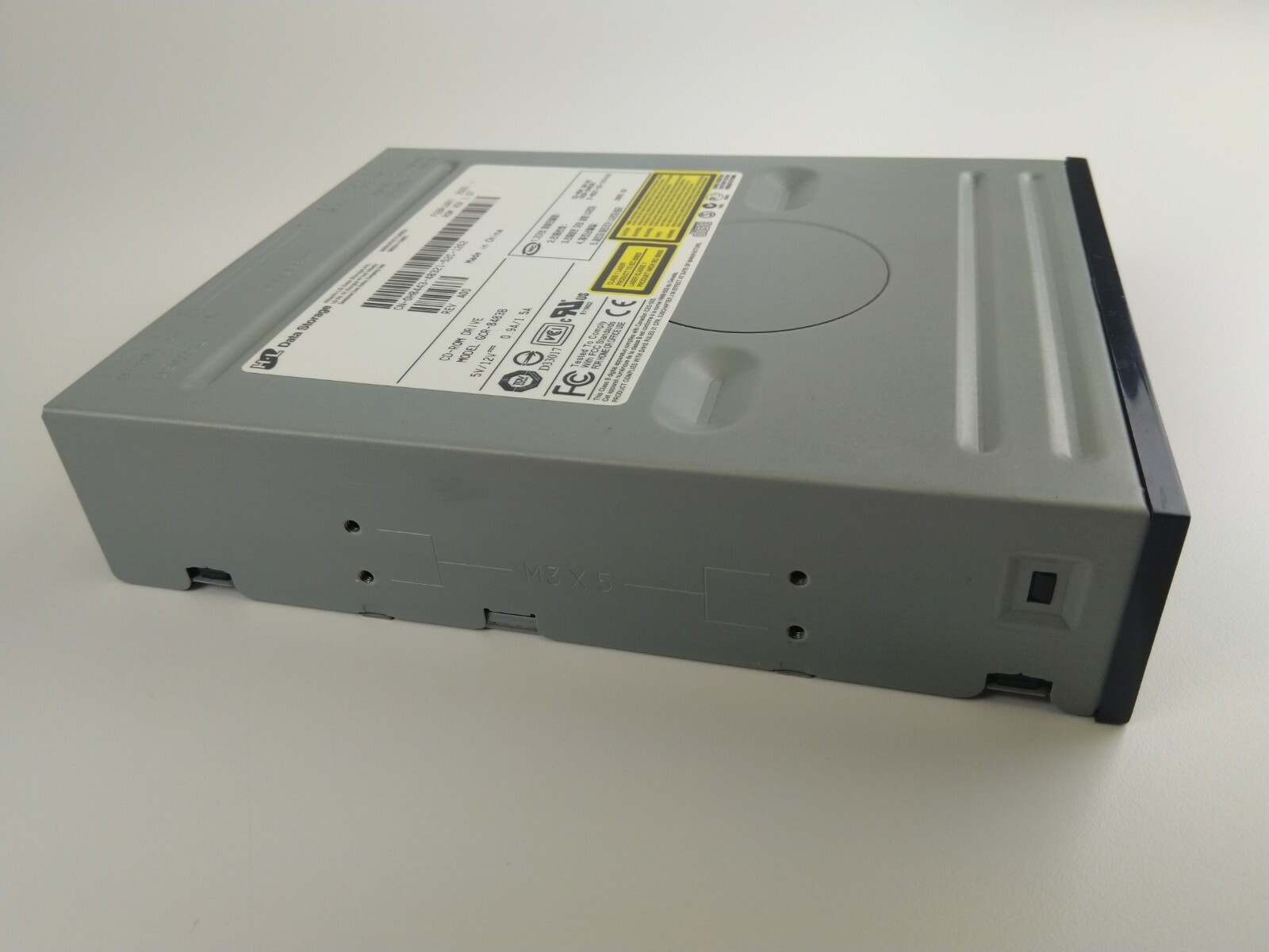 Hitachi-LG Data Storage CD-Rom Drive Model GCR-8483B Feb 2005 rom ver. 1.07