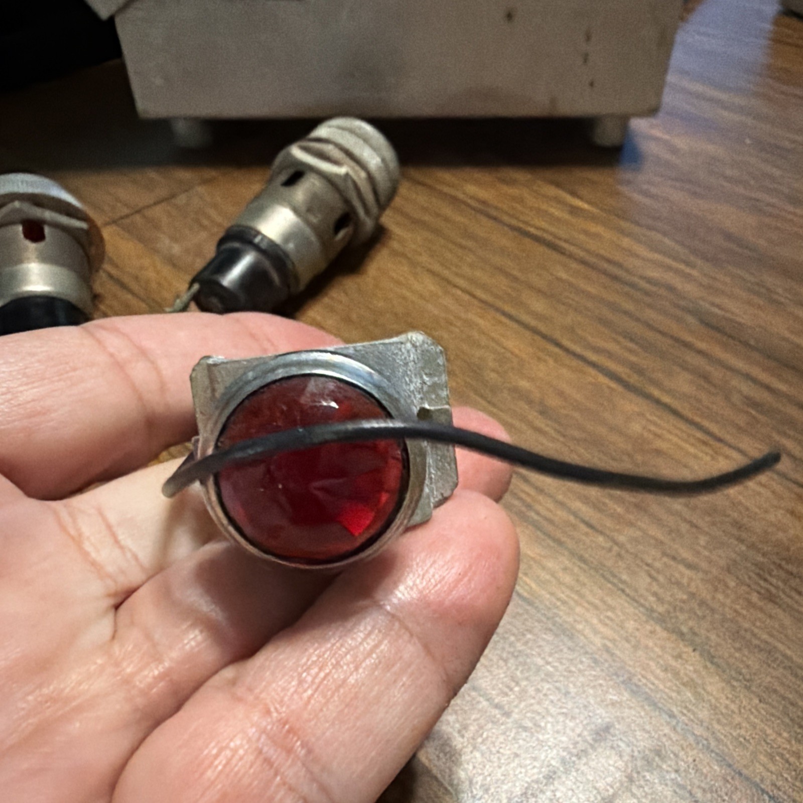 DIALCO 125-VAC, Series 32, 1-Inch Industrial Pilot Lights, 1 smaller one/w/box