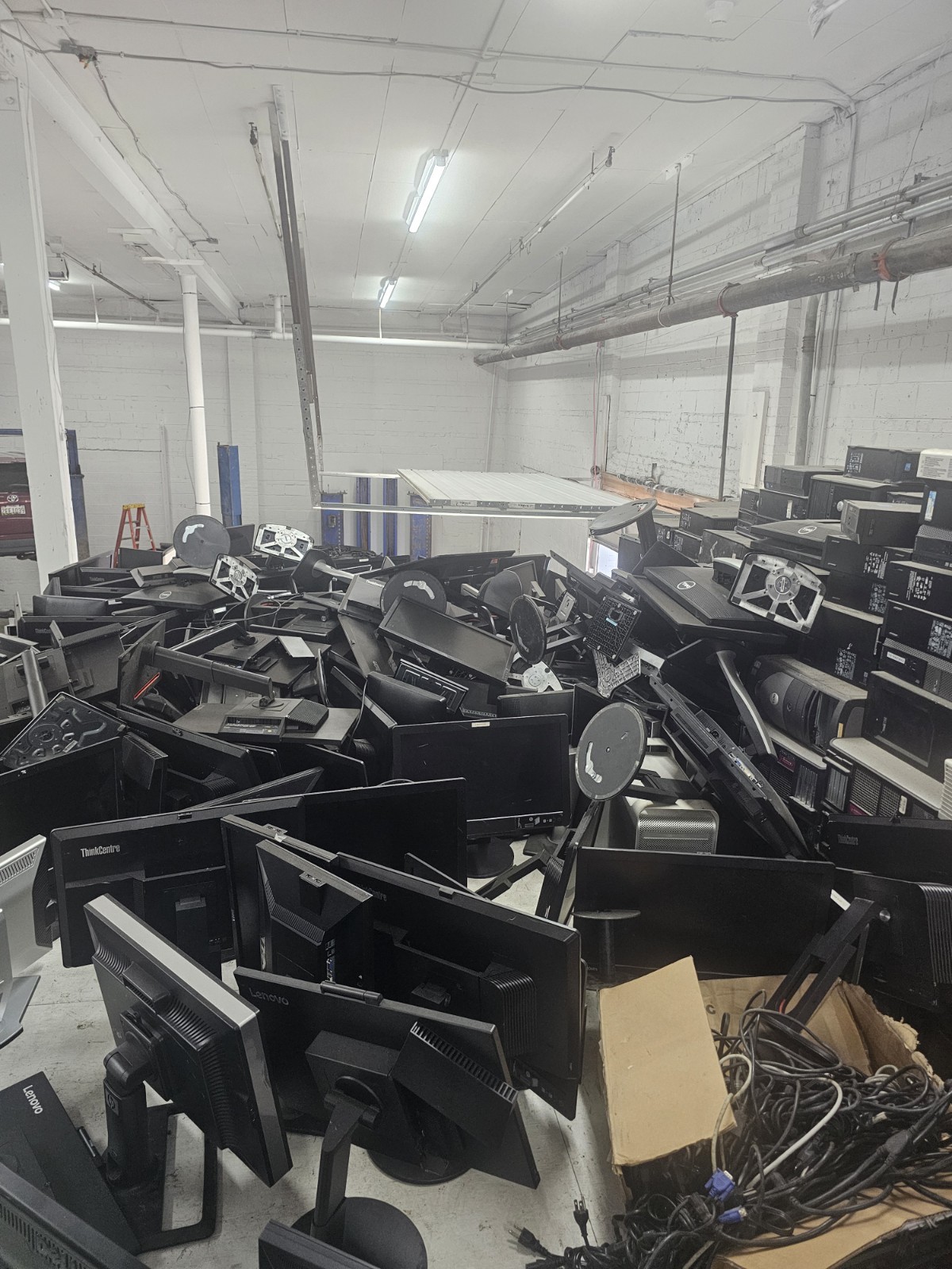 Dell Lenovo ThinkCentre Mixed Lot Desktops Monitors Keyboards Accessories