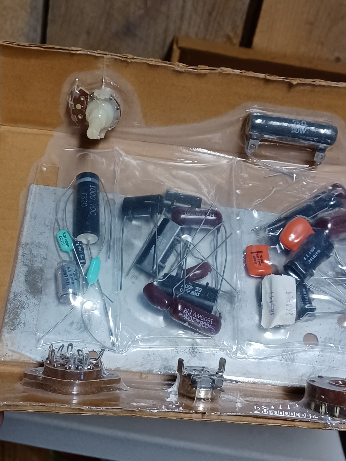 Vintage TV / Radio Electronics Set #2