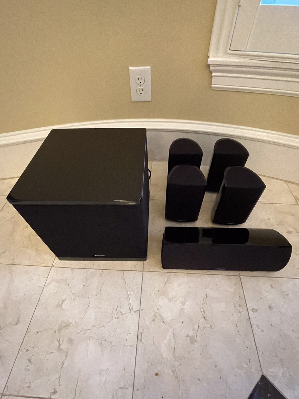 BARELY USED Home Theater Bundle Da-Lite Sony Definitive Technology And Klipsch