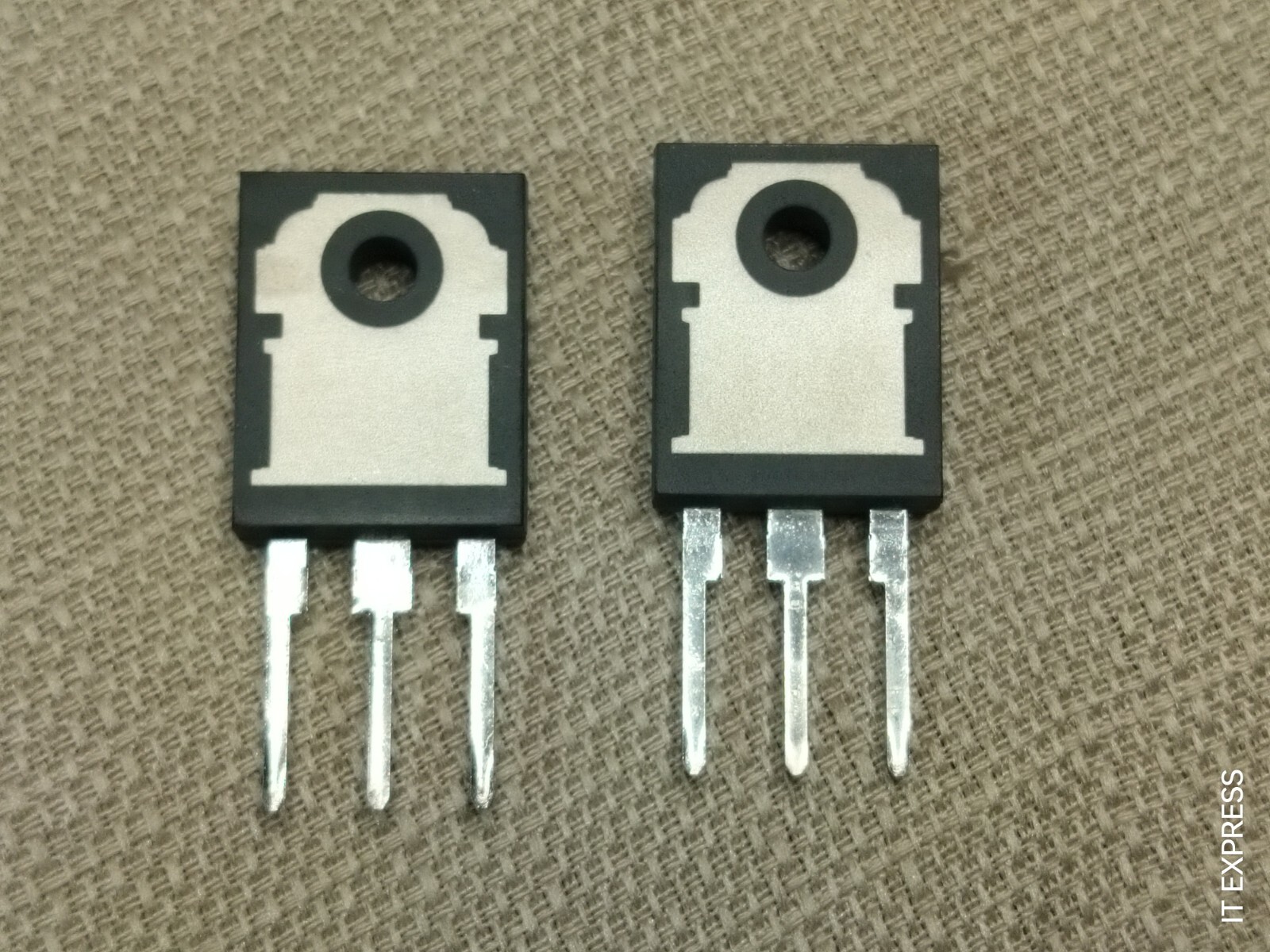 1x – ST MICRO MOSFET N-CHANNEL 500V TO-247 Powermesh 14A
