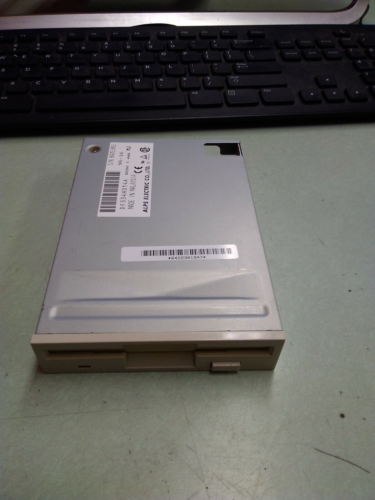 ALPS ELECTRIC DF334H014A SN 8A051891 3.5″ FLOPPY DRIVE