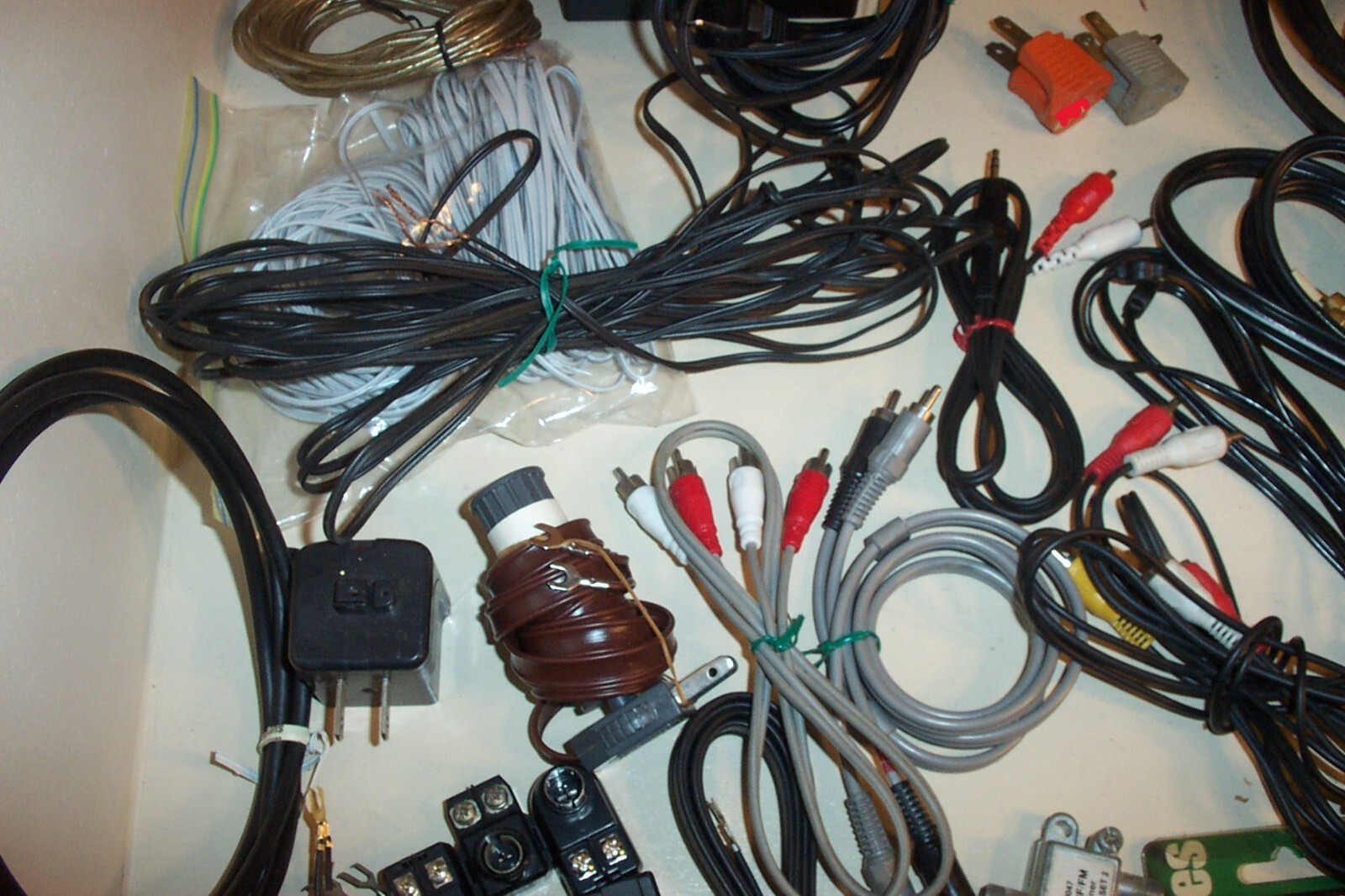 HUGE LOT for Electronics, CABLES, ADAPTERS VTG ANTENNA, AUDIO VIDEO, Speaker etc