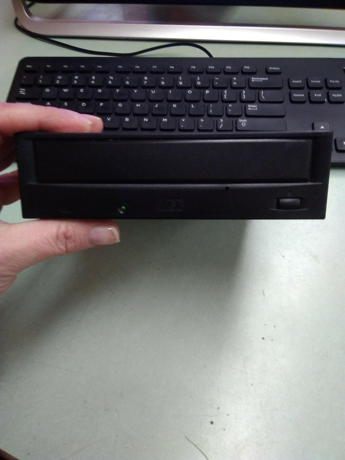 HITACHI GCR-8482B CD-ROM Drive COMPACT DISC 71P7375