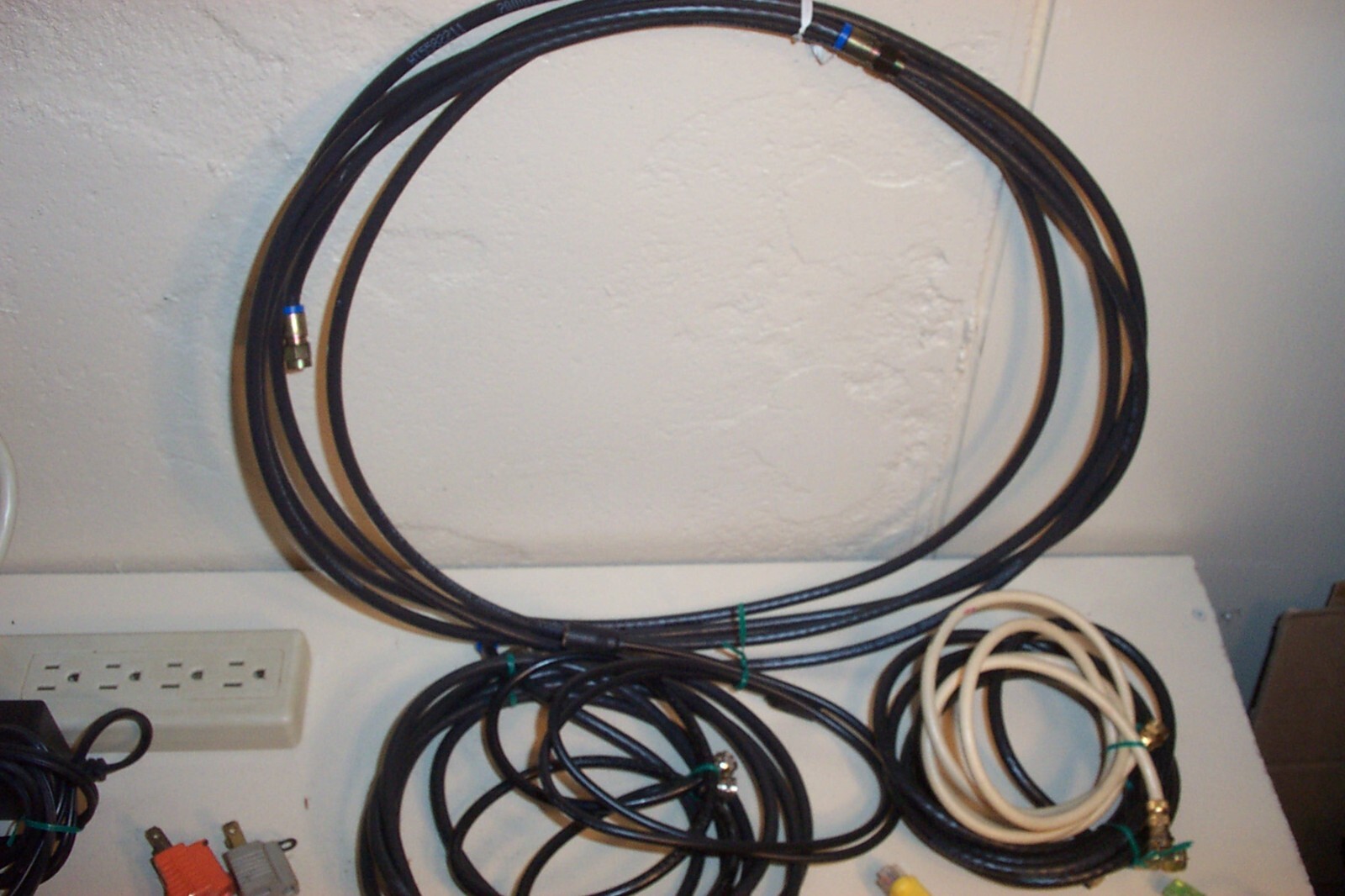 HUGE LOT for Electronics, CABLES, ADAPTERS VTG ANTENNA, AUDIO VIDEO, Speaker etc