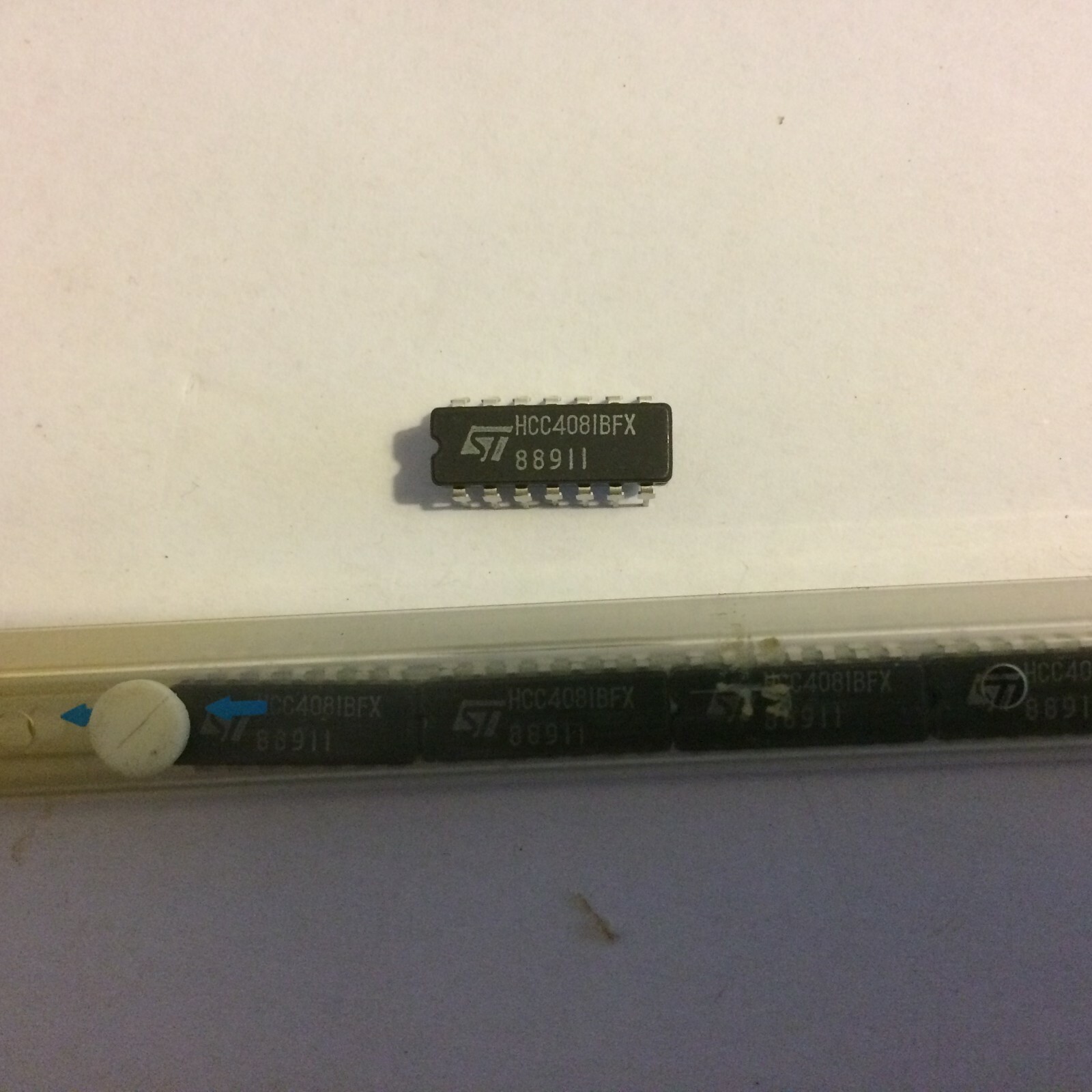 20 pcs ST HCC4081BFX IC 14-PIN