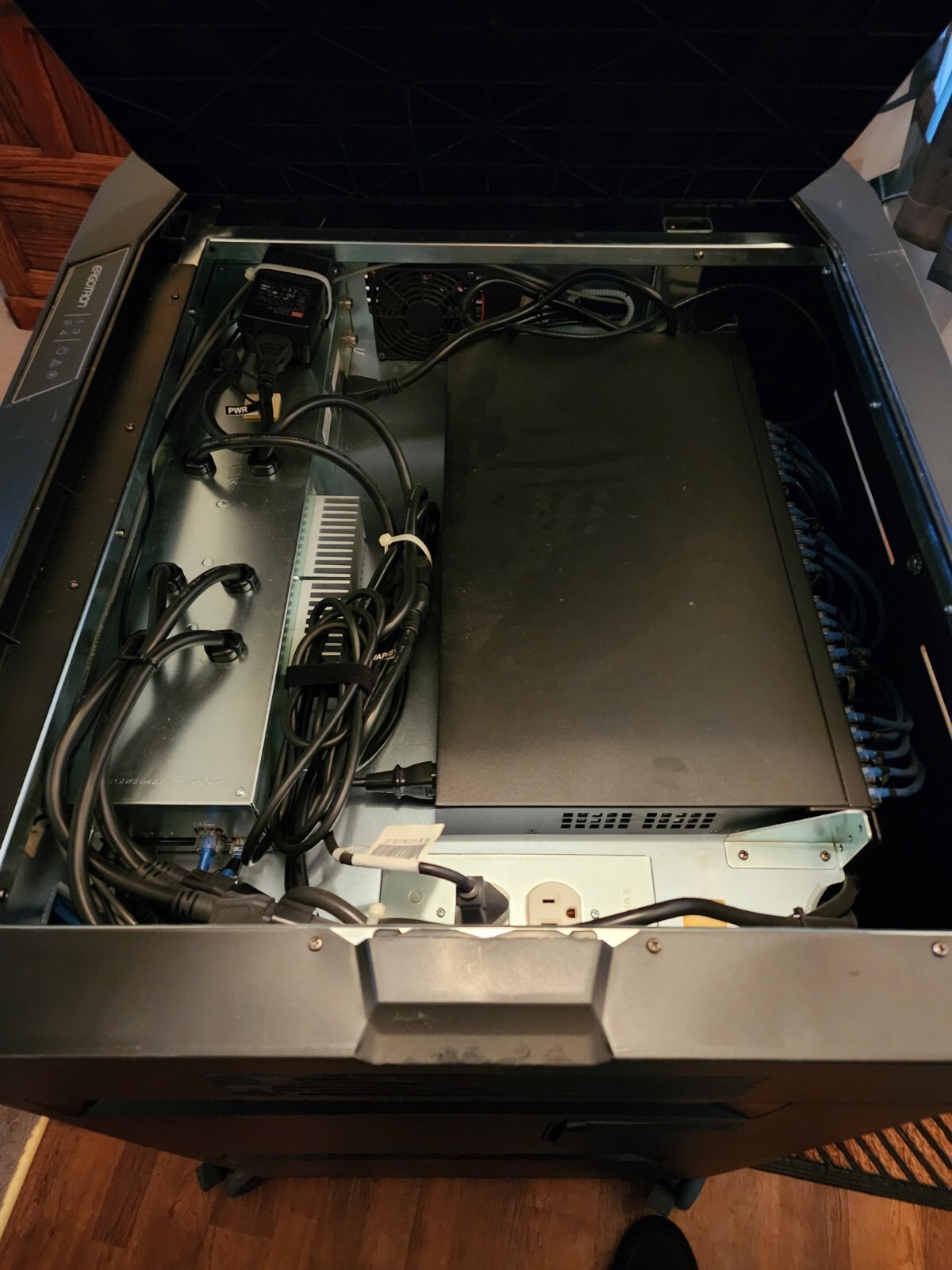 Ergotron Power Shuttle 20 Laptop Bays-Updates-Software Installs-Charging