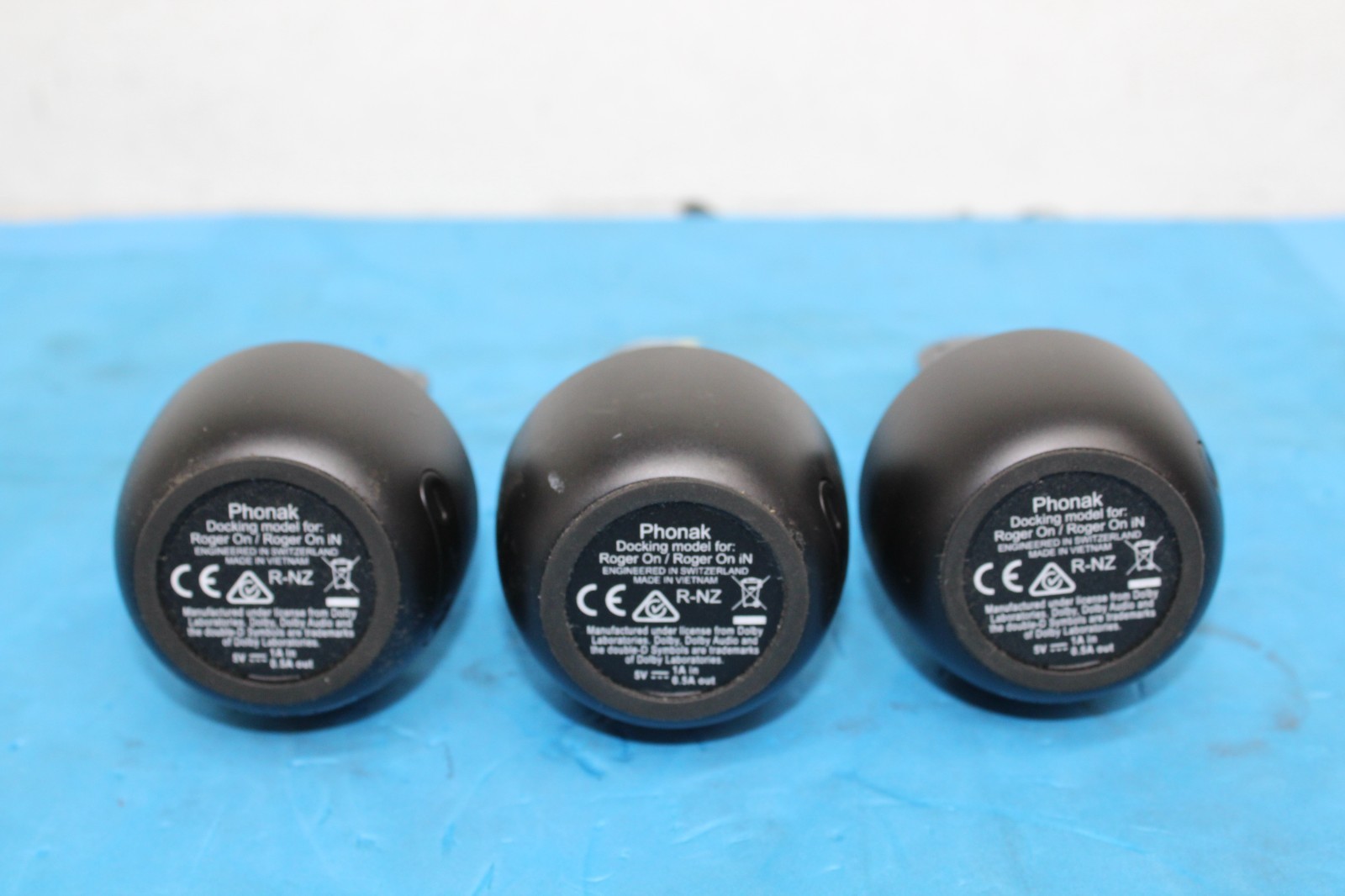 LOT-3 PHONAK ROGER ON IN W/BASE+CABLE POWER-ON ONLY AS-IS FOR PARTS/REPAIR T9C14
