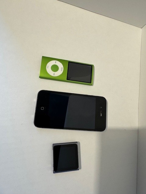ipod nano lot with iphone no chargers (not tested) AS IS