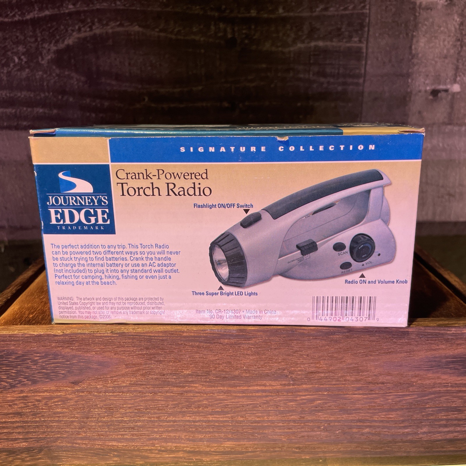 Journeys Edge Solar Crank Radio (Grey) Signature Collection