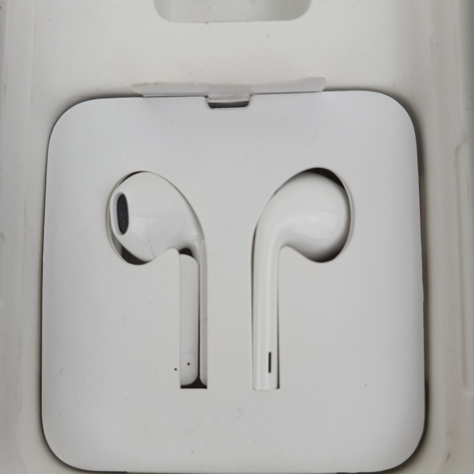 Set Of White Iphone Wired Earbuds And Charging Adapter New Open Box