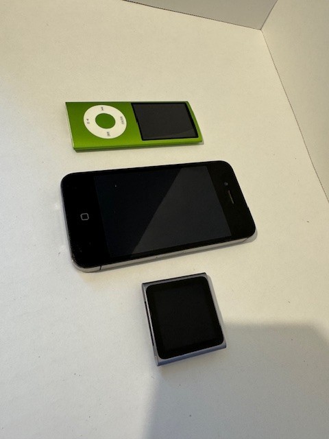ipod nano lot with iphone no chargers (not tested) AS IS