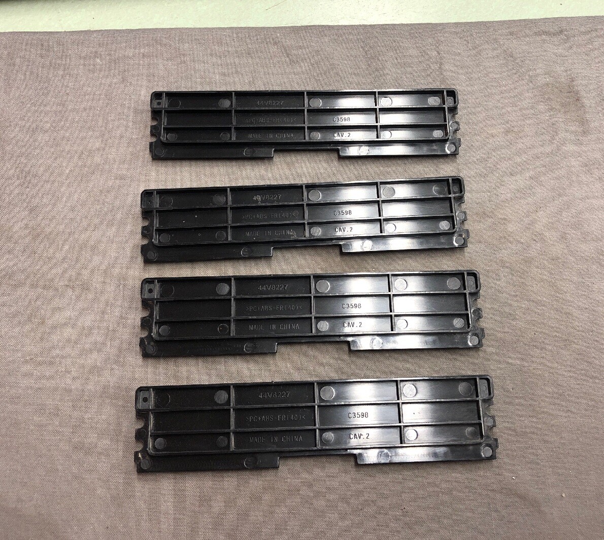 LOT OF 4 IBM DIMM BLANK COMPUTER Server MEMORY MODULE FILLER 44V8227