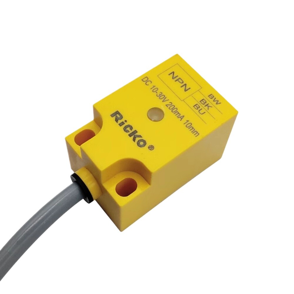 1PC proximity switch FTS-25N10DB/P three wire DC