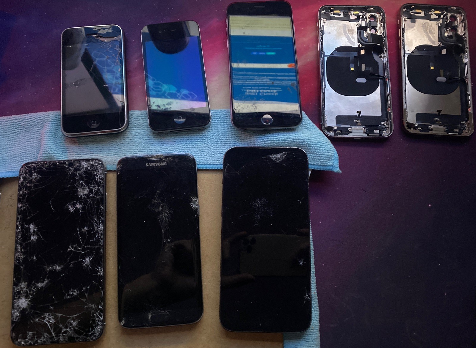 Lot Of Mixed Apple Products MacBook iPhoneParts/Repair *READ* See Pictures as-is